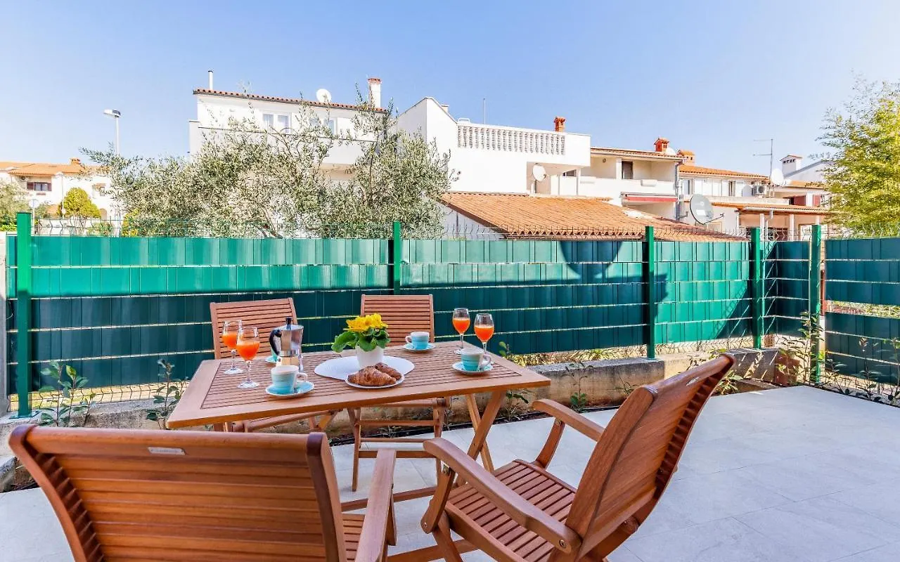 Apartment Blue Pula 0*,
