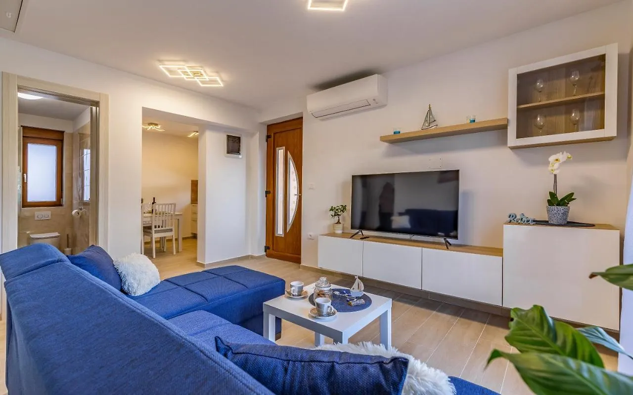 Apartment Blue Pula 0*,  Kroatien